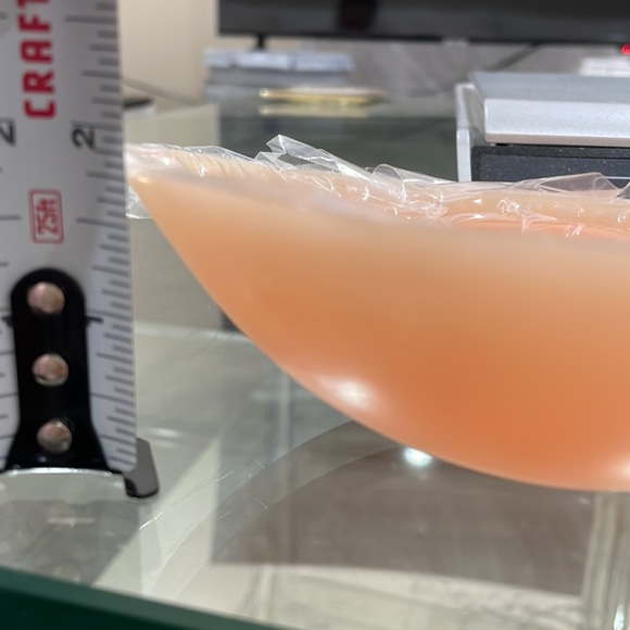 NWT silicone inserts add 2 cups in two sizes for 28” up to 38” A/B invisible bra - Picture 10 of 15